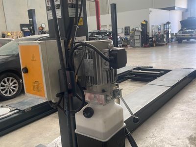 automotive-workshop-tyres-wheel-alignment-wheels-services-repair-2