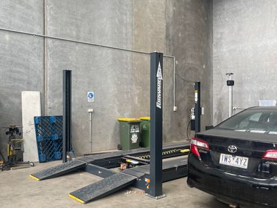 automotive-workshop-tyres-wheel-alignment-wheels-services-repair-1