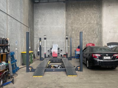 automotive-workshop-tyres-wheel-alignment-wheels-services-repair-0