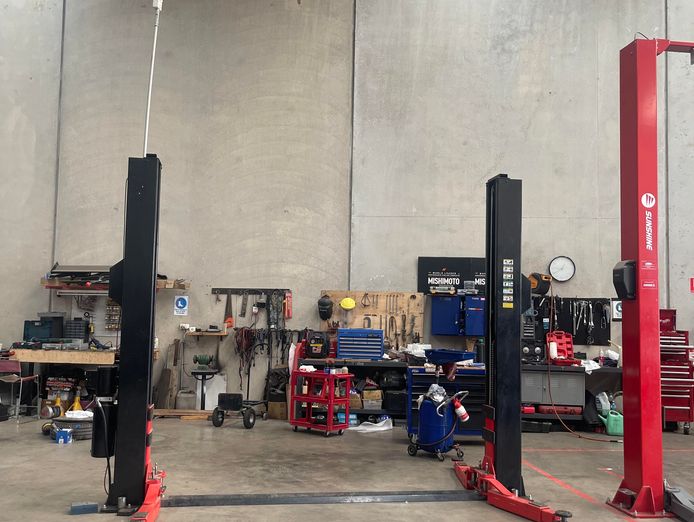 automotive-workshop-tyres-wheel-alignment-wheels-services-repair-3