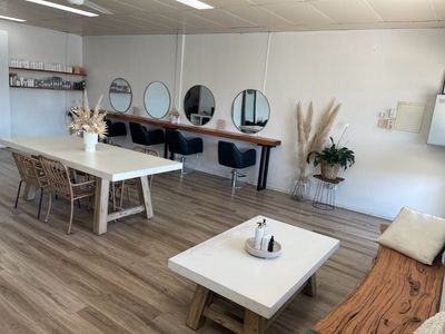 established-coastal-hair-salon-business-victoria-3984-0