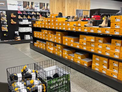leading-workwear-and-safety-store-1