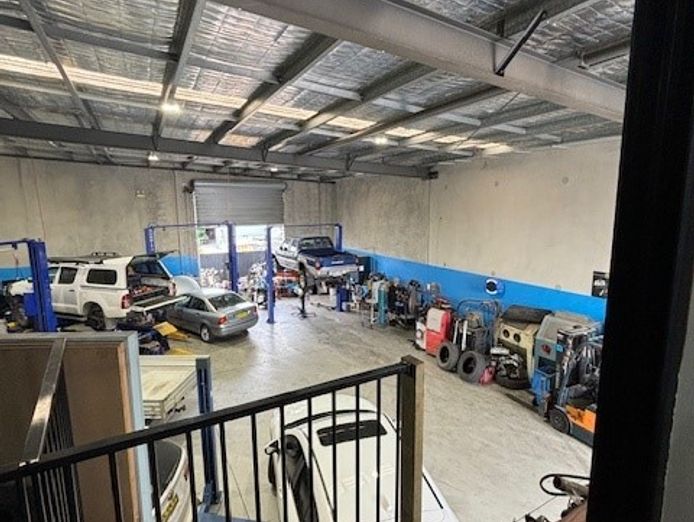 established-motor-mechanic-workshop-3