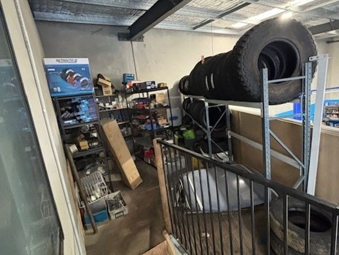 established-motor-mechanic-workshop-7