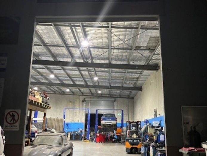 established-motor-mechanic-workshop-0