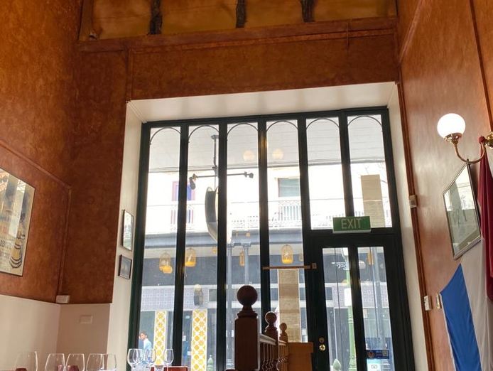 cbd-restaurant-sale-great-location-2