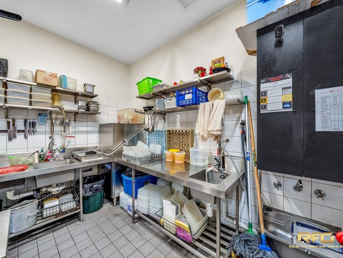 business-for-sale-prime-location-at-highpoint-shopping-centre-8
