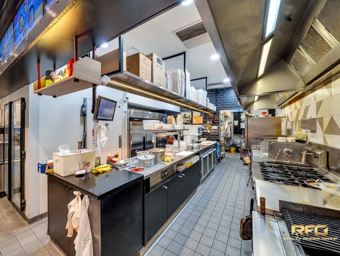 business-for-sale-prime-location-at-highpoint-shopping-centre-4