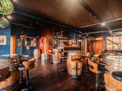stylish-wine-bar-pizza-private-laneway-for-functions-2