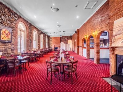iconic-hotel-restaurant-business-function-room-takeaway-liquor-license-3