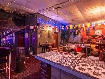 stylish-wine-bar-pizza-private-laneway-for-functions-6
