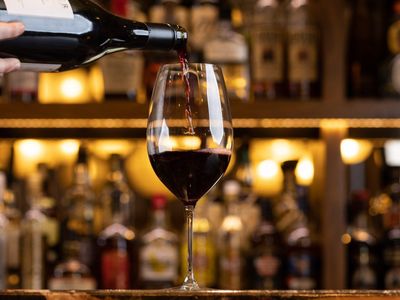 high-end-wine-bar-on-city-fringe-0