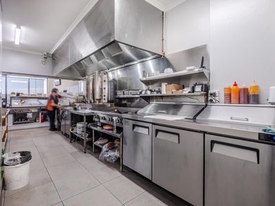 well-established-chicken-shop-yiros-bar-5