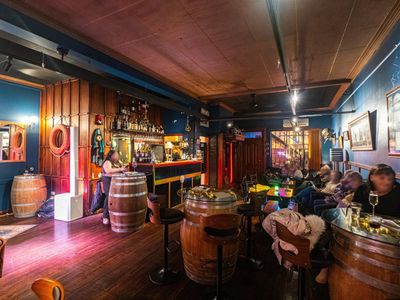 stylish-wine-bar-exceptional-lifestyle-business-opportunity-2