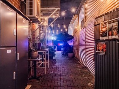 stylish-wine-bar-pizza-private-laneway-for-functions-1