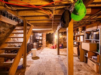 stylish-wine-bar-pizza-private-laneway-for-functions-8