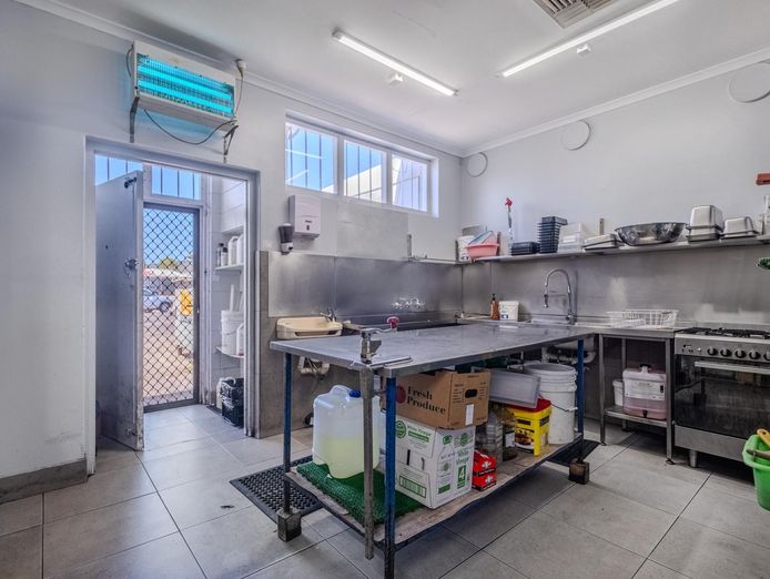 well-established-chicken-shop-yiros-bar-6