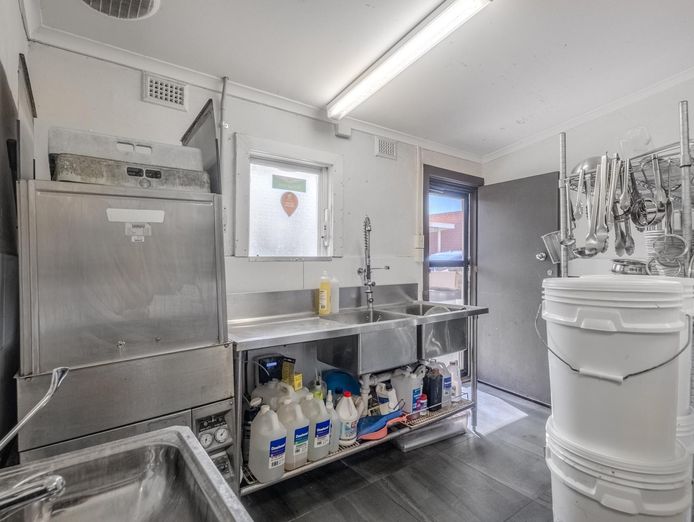 wine-bar-amp-commercial-kitchen-on-king-william-road-7