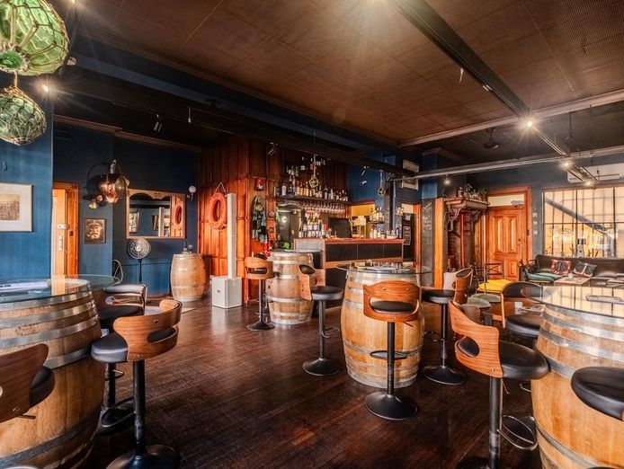 stylish-wine-bar-pizza-private-laneway-for-functions-0