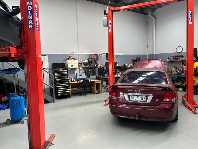automotive-mechanical-repair-workshop-5