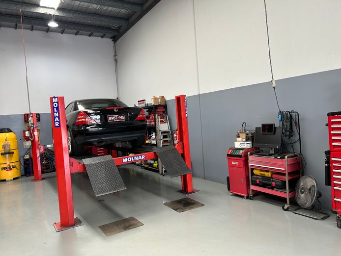 automotive-mechanical-repair-workshop-4