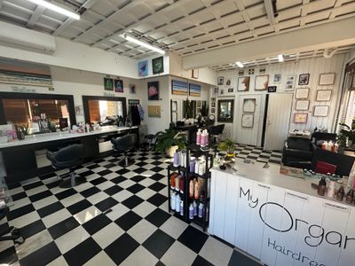 amazing-hair-salon-for-sale-with-15-years-treading-in-the-same-location-2