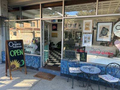 amazing-hair-salon-for-sale-with-15-years-treading-in-the-same-location-0