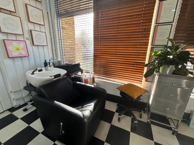 amazing-hair-salon-for-sale-with-15-years-treading-in-the-same-location-6
