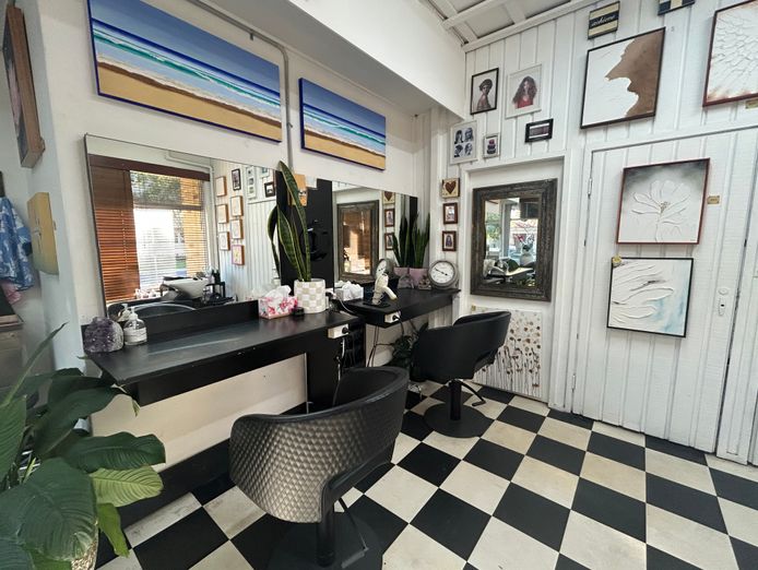 amazing-hair-salon-for-sale-with-15-years-treading-in-the-same-location-5