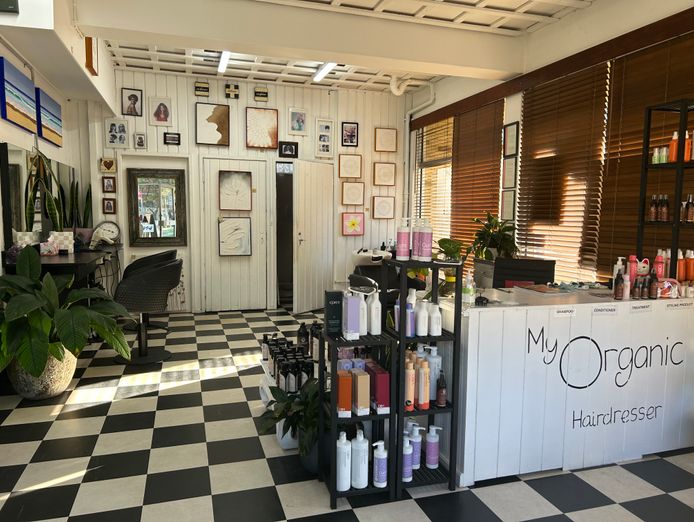 amazing-hair-salon-for-sale-with-15-years-treading-in-the-same-location-1