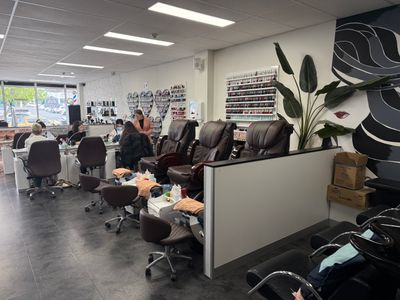 nail-hair-barber-bussiness-8