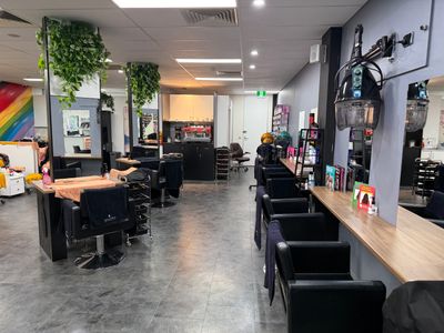 nail-hair-barber-bussiness-6