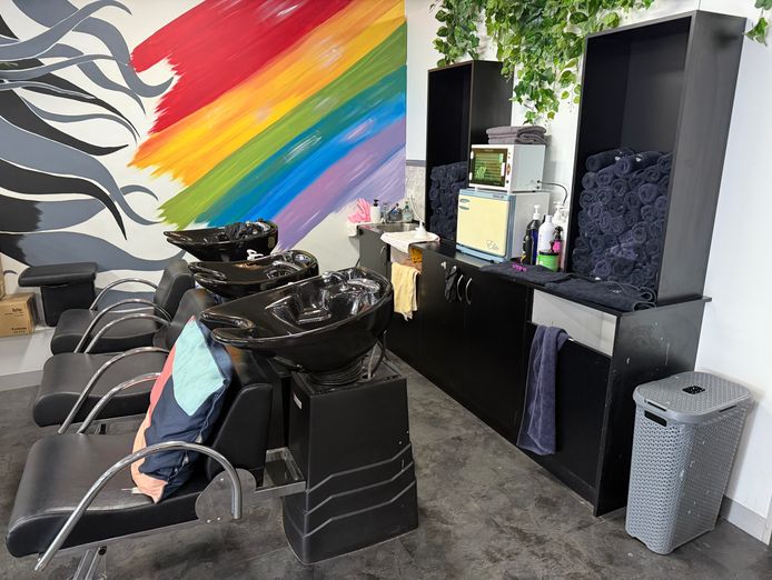 nail-hair-barber-bussiness-3