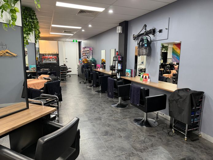 nail-hair-barber-bussiness-7