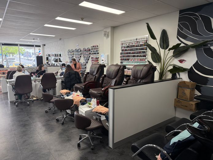 nail-hair-barber-bussiness-8