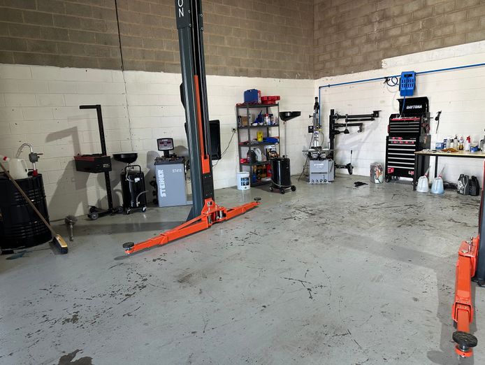 mechanic-workshop-190000-0