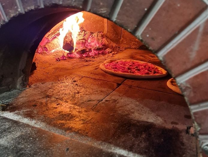 thriving-italian-woodfired-pizza-bar-ometto-pizza-bar-6