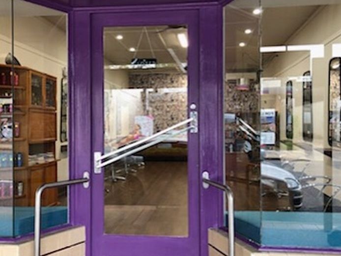 rare-opportunity-oxford-st-bulimba-hair-salon-2