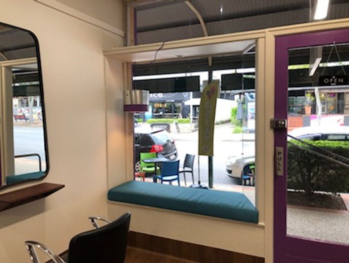 rare-opportunity-oxford-st-bulimba-hair-salon-7