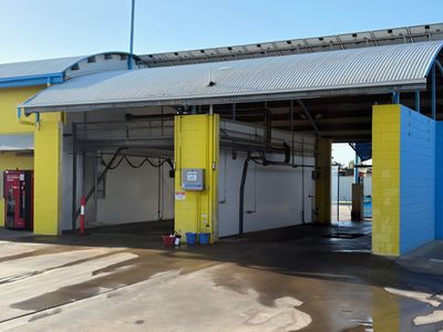 1m-t-o-car-dog-wash-bundaberg-bus-1-295m-freehold-opt-3
