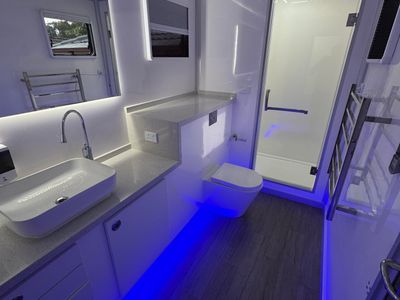 luxury-portable-ensuite-hire-buisness-3