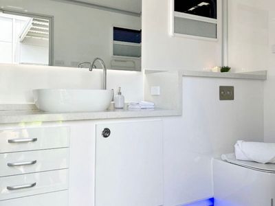 luxury-portable-ensuite-hire-buisness-8