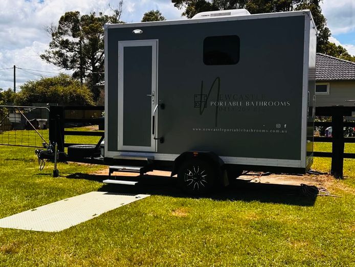 luxury-portable-ensuite-hire-buisness-6