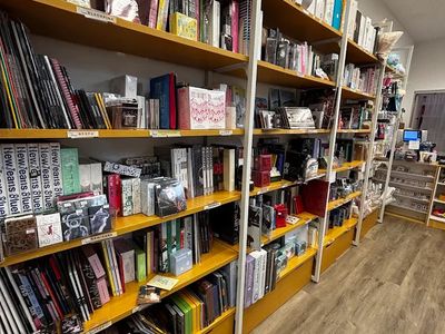 tosuni-popular-k-pop-k-beauty-stationery-store-with-growing-online-platform-3