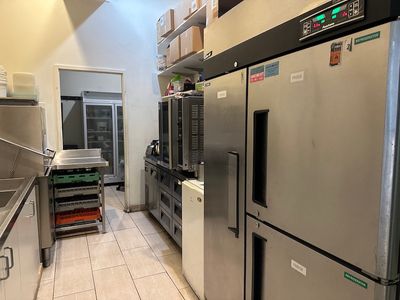 a-thriving-cafe-restaurant-canvas-awaits-your-vision-6