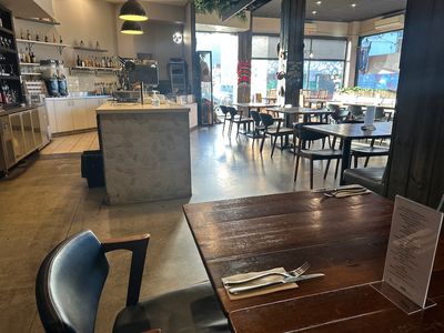 a-thriving-cafe-restaurant-canvas-awaits-your-vision-3