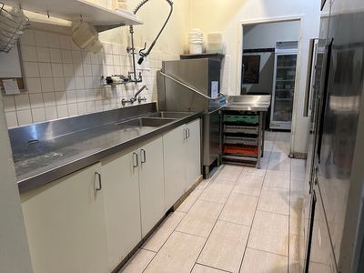 a-thriving-cafe-restaurant-canvas-awaits-your-vision-5