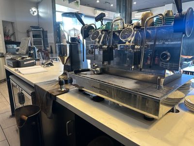 a-thriving-cafe-restaurant-canvas-awaits-your-vision-4