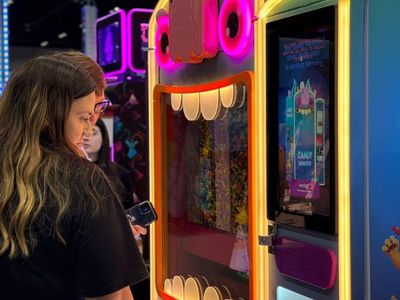 meet-the-candy-monster-the-worlds-most-entertaining-vending-machine-7