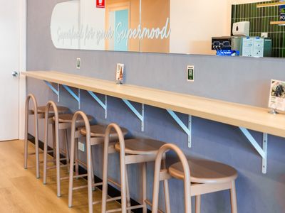 beachside-cafe-acai-and-froyo-premium-fitout-ready-for-summer-8